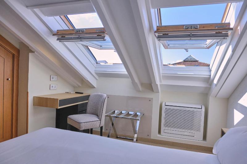 Single Room image 4