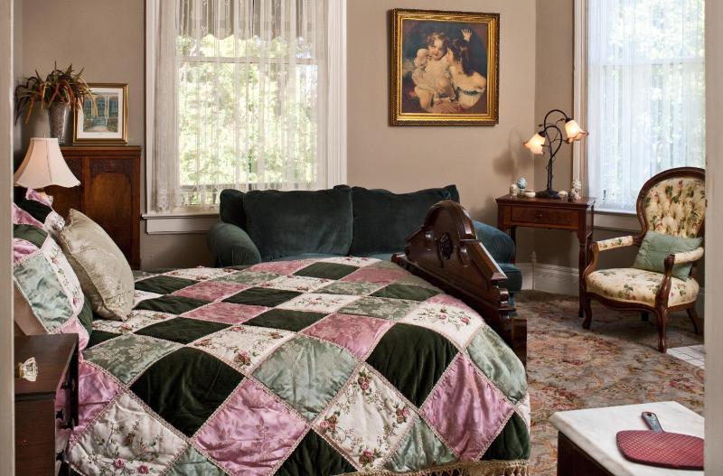 Two Bedroom King Suite-Gallery Suite image 3