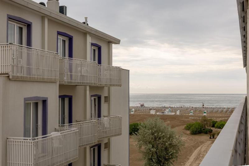 Double Room with Balcony and Side Sea View image 2