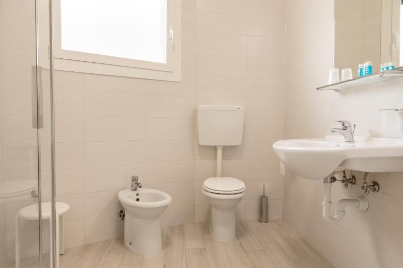Triple Room with Balcony - Sea Front image 2