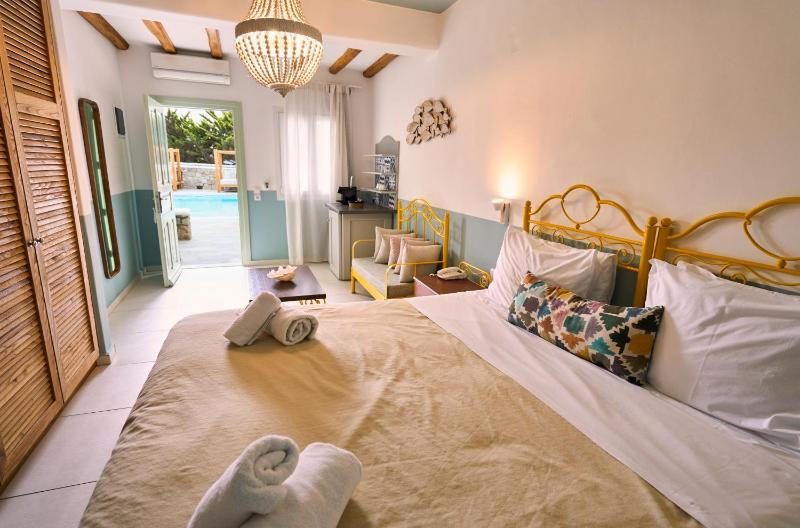 Superior Twin Room with Pool View image 2