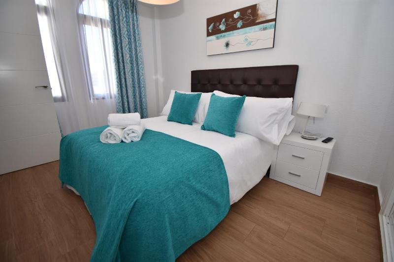 Modern Apt Walking distance to Shops and Beach - image 21