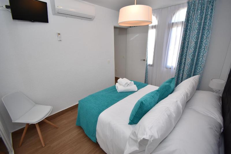 Modern Apt Walking distance to Shops and Beach - image 13
