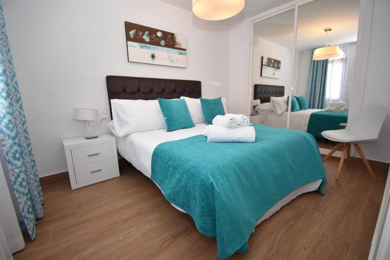 Modern Apt Walking distance to Shops and Beach - image 11