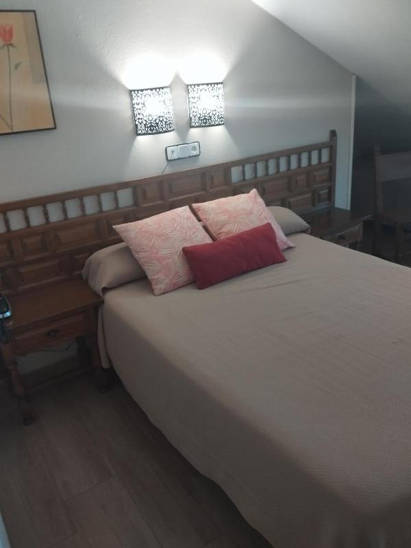 Double or Twin Room image 4