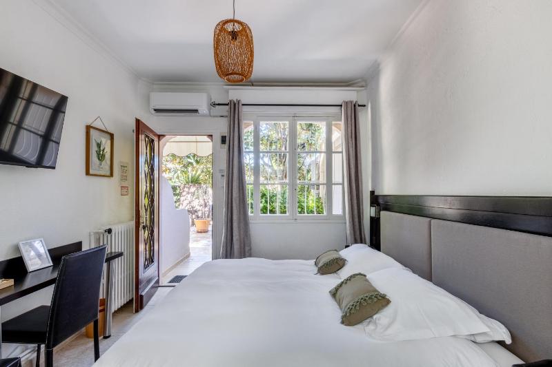Double Room image 1