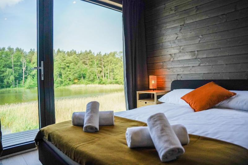 Two-Bedroom Apartment with Lake View image 4