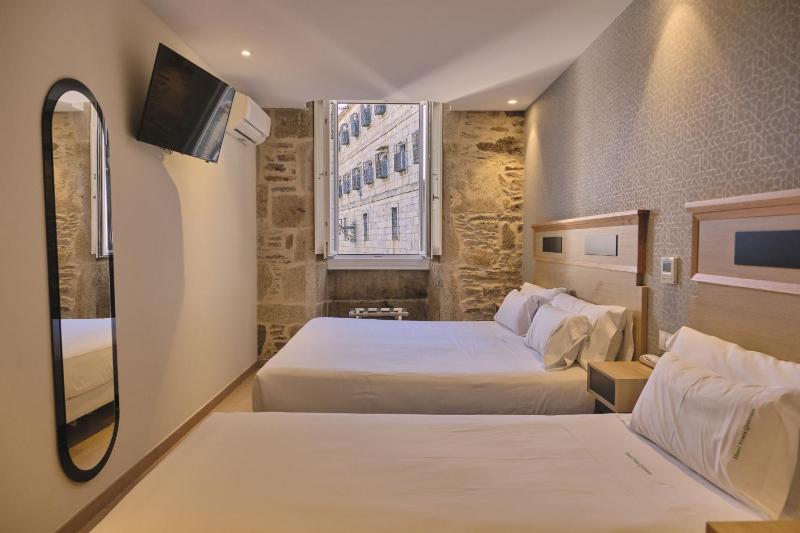 Double Room with Extra Bed image 4