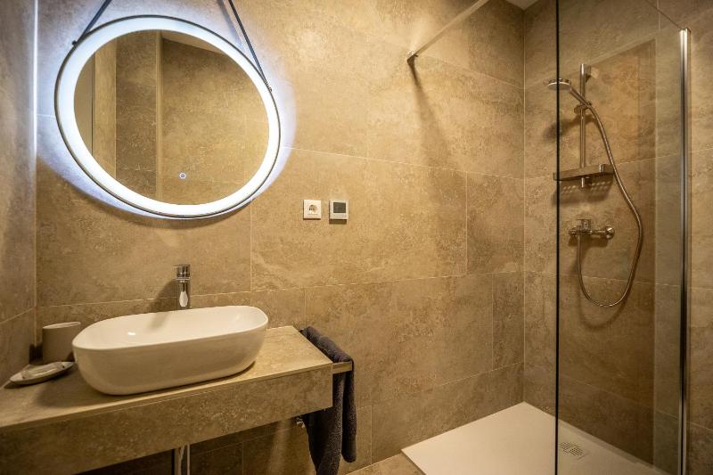 Studio Apartment with Sea View image 2