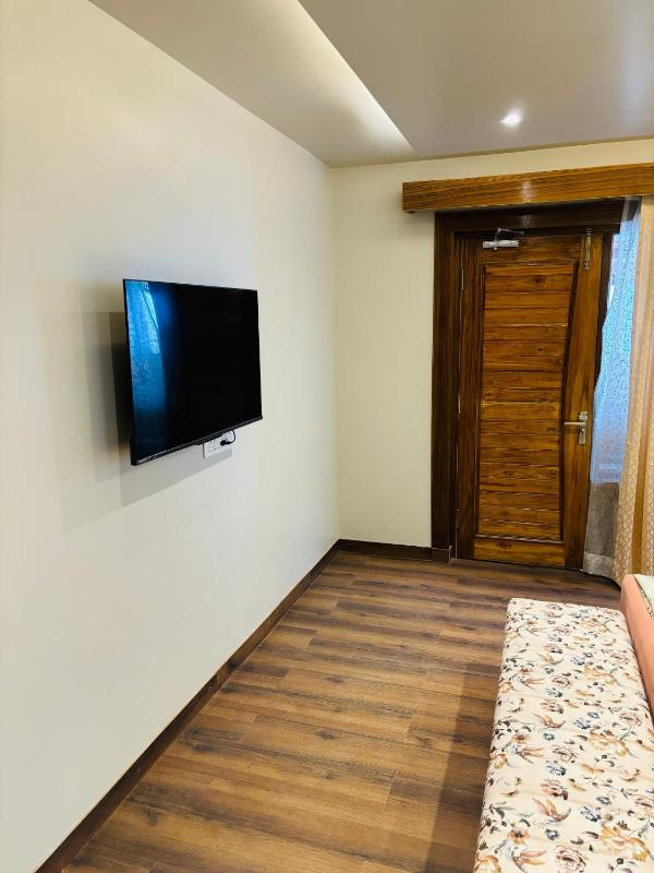 Unravel 3BR Floor Nainital - image 11