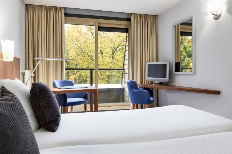Deluxe Double Room image 4