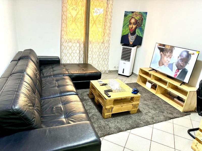 Grandissime appartement Yaoundé - image 15