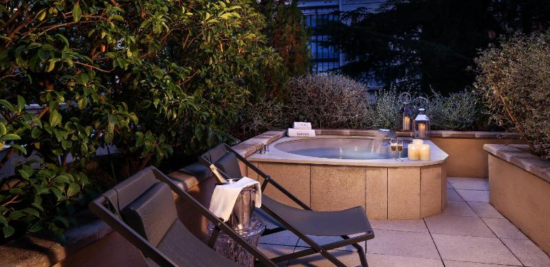 Deluxe Double or Twin Room with private terrace image 2