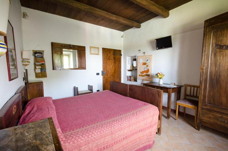 Double Room with Pool View image 3