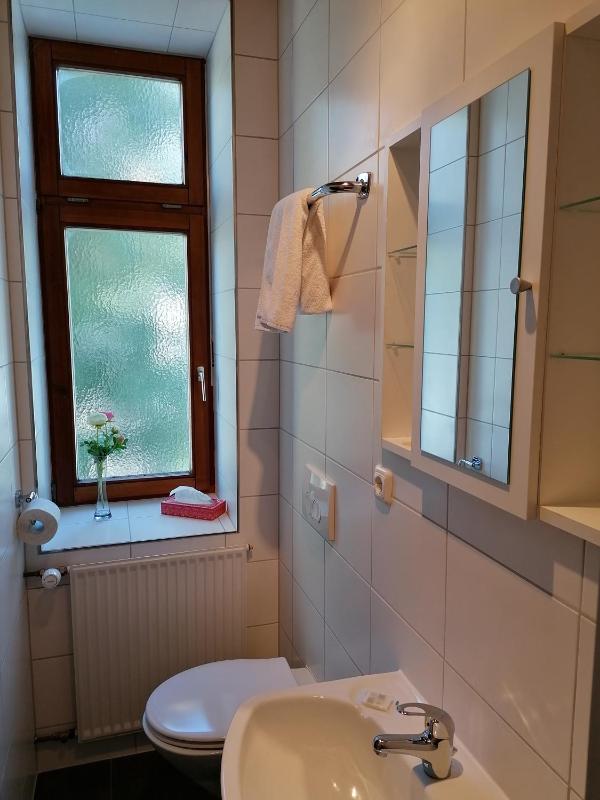 Single Room image 3