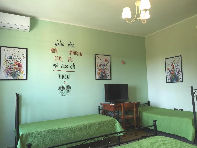 Quadruple Room with Private Bathroom image 3