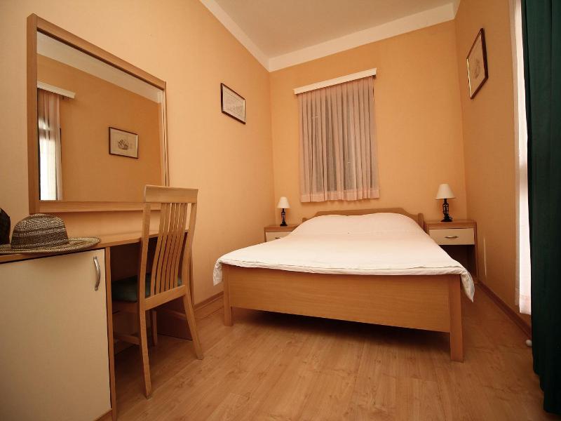 Three-Bedroom Apartment with Sea View image 3