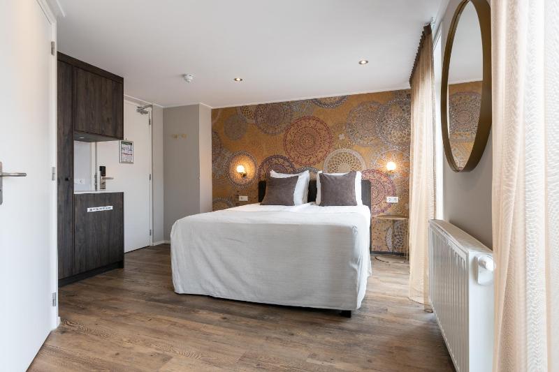 Basic Double Room image 1
