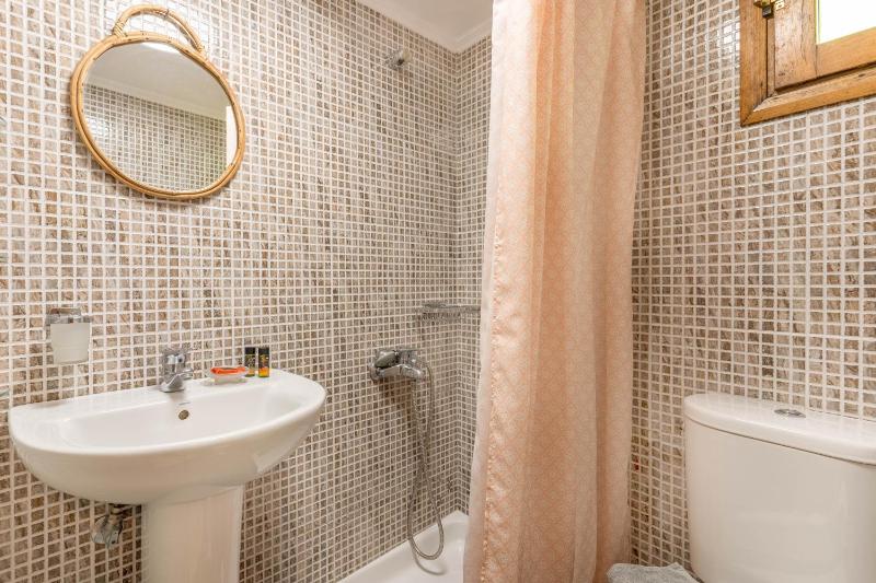 Single Room image 4