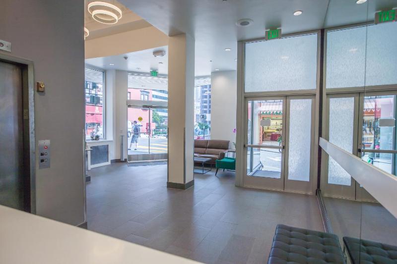 Grant Plaza Hotel - image 12