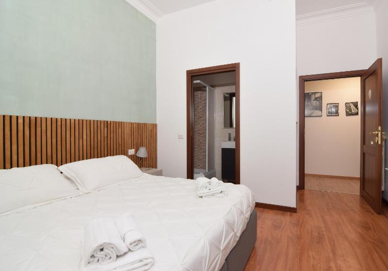 Double Room with Private Bathroom image 3