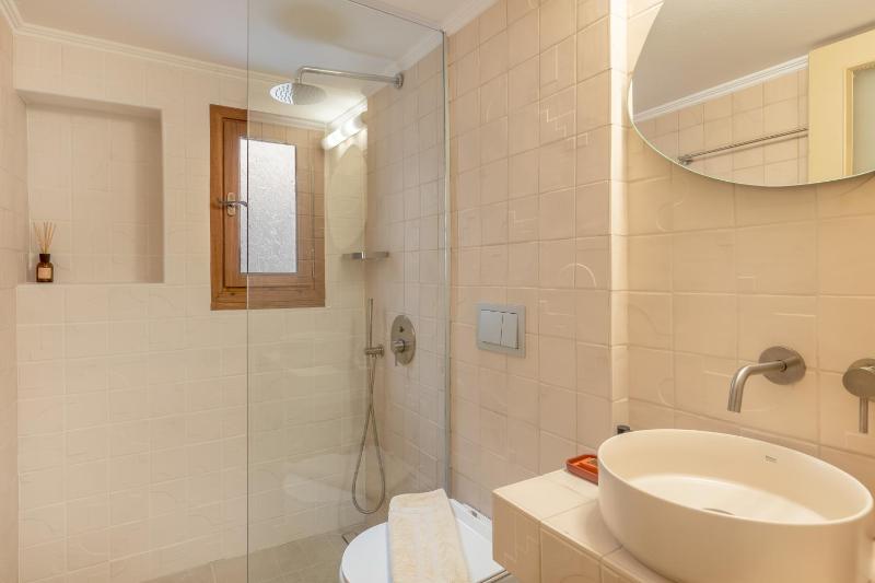 Double Room image 4