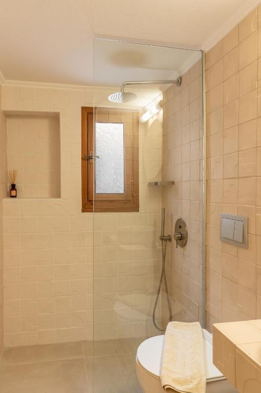 Double Room image 3