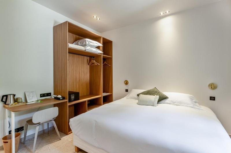 Double Room image 4
