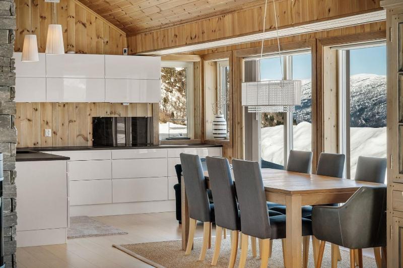 Five-Bedroom House image 4