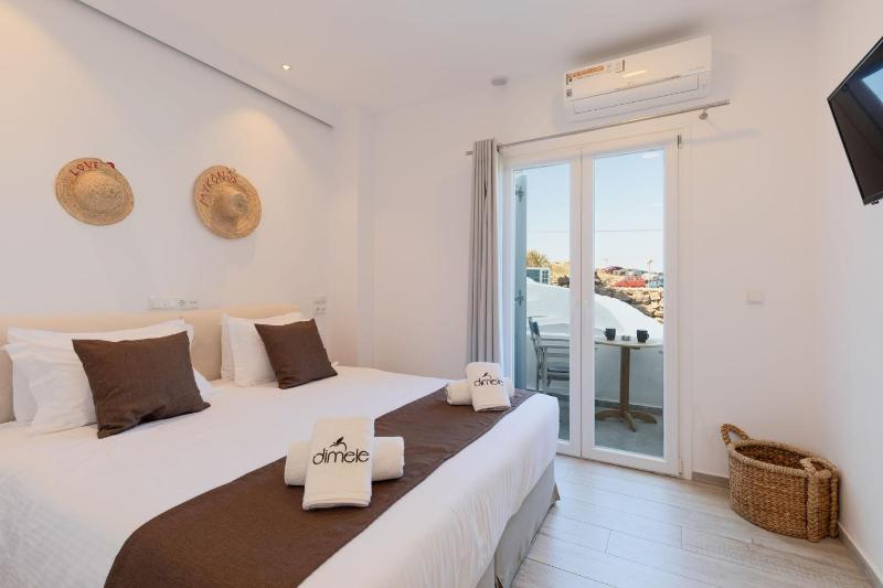 Double or Twin Room with Side Sea View image 1