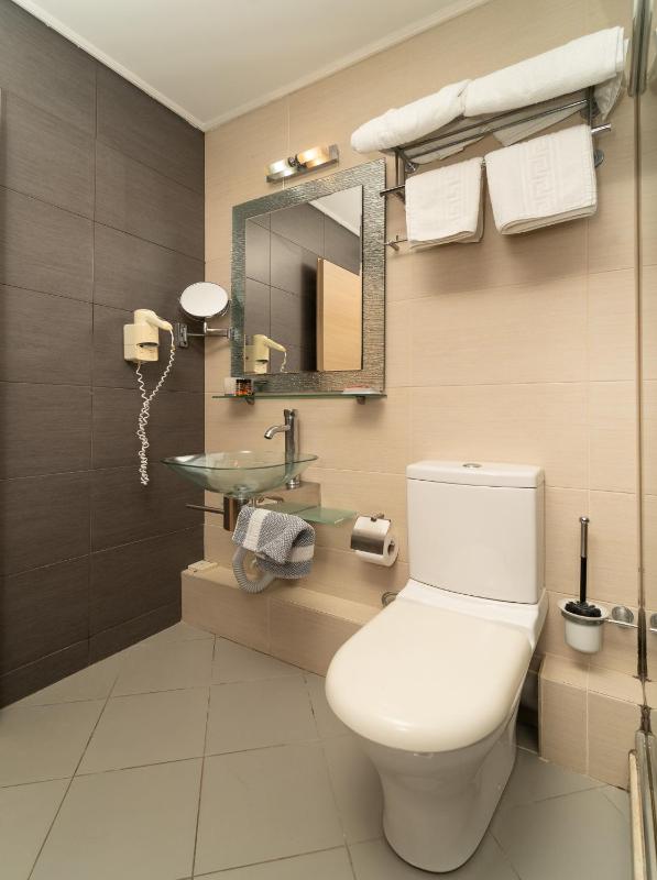 Studio (2 Adults + 2 Children) image 2