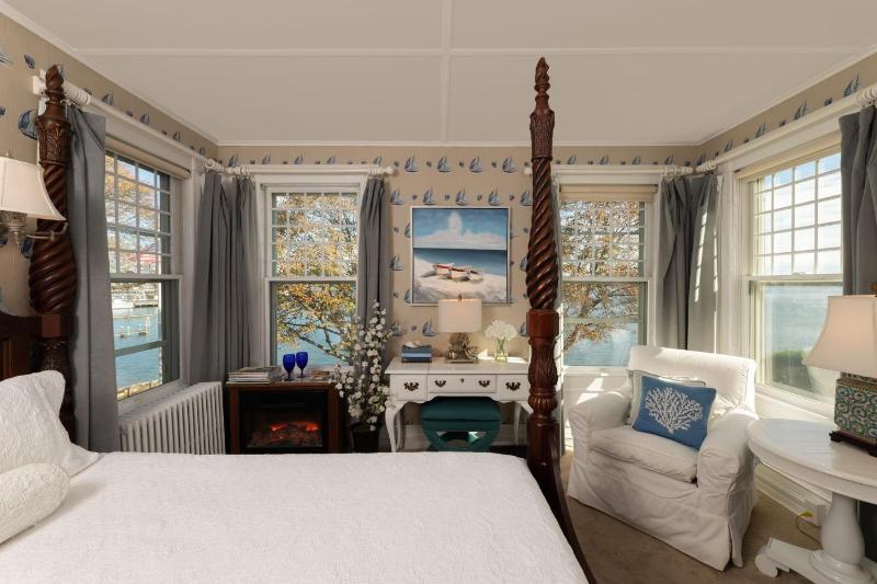 Queen Room with Sea View image 4