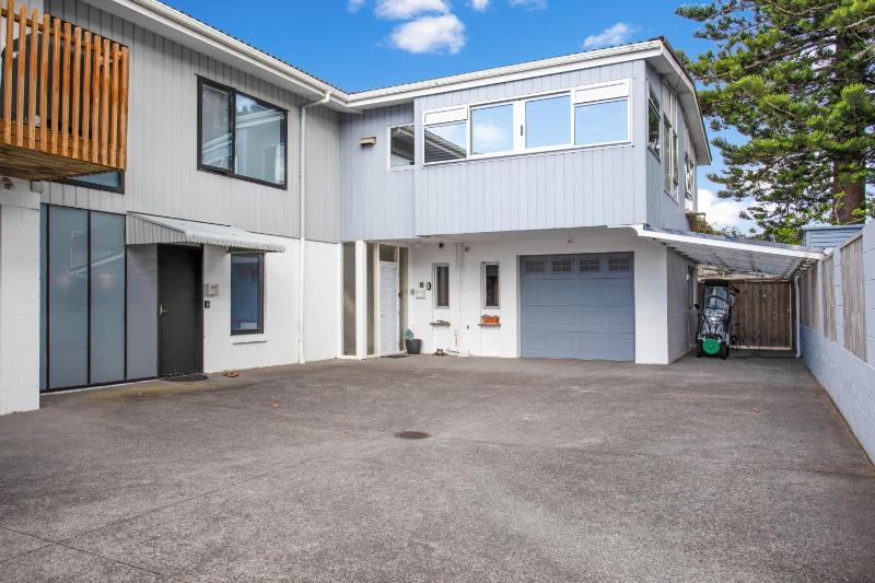 Seaside Escape is close to the beach - image 4