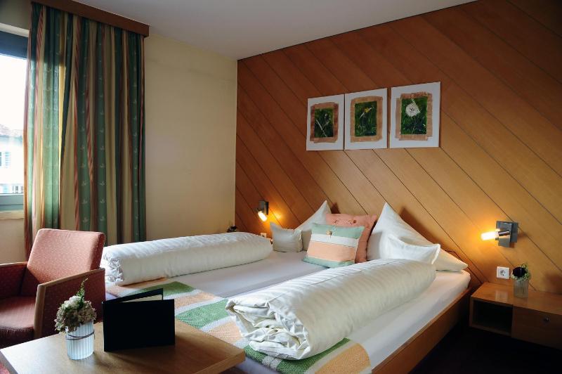 Superior Double Room with Garden View image 3