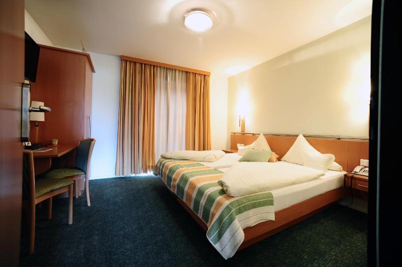 Comfort Double Room with Street View image 1