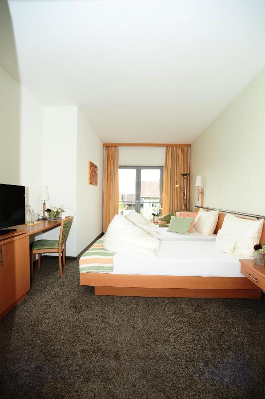 Superior Double Room with Garden View image 1