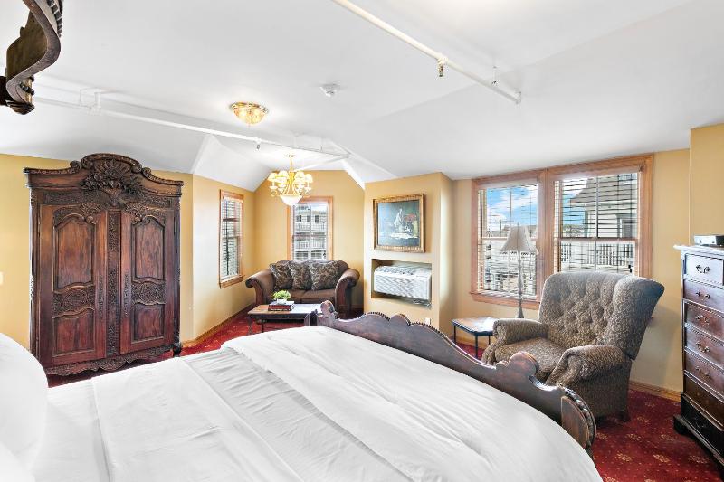 King Room with Balcony image 3
