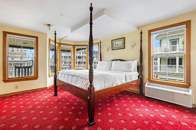 Queen Room with Sea View image 2