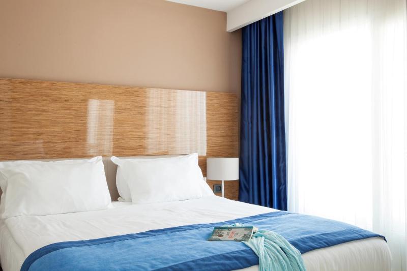 Club Room with Sea View image 3
