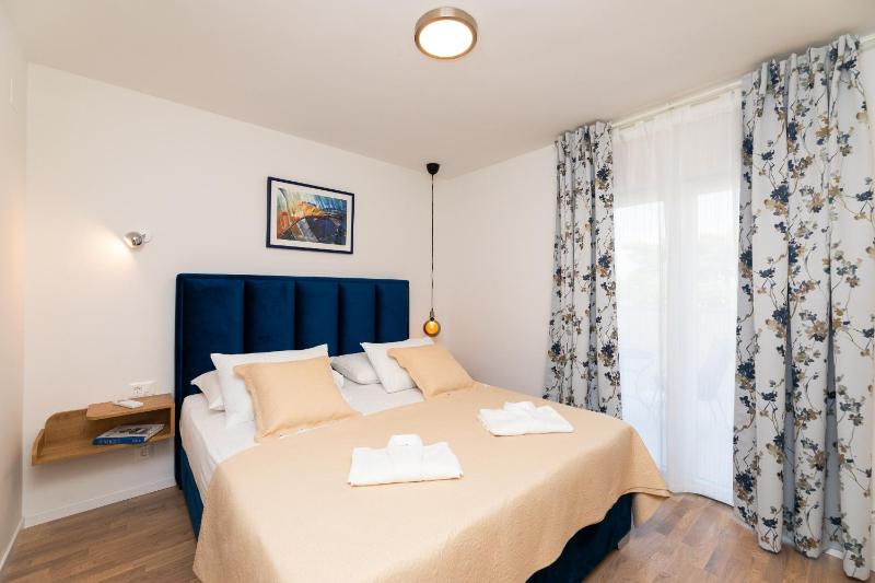 Family-friendly apartments with swimming pool Supetar Brac - 12893 - image 6