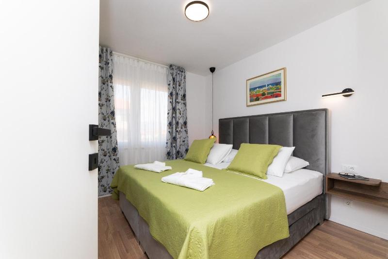 Family-friendly apartments with swimming pool Supetar Brac - 12893 - image 20