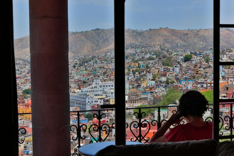 Hotel Chocolate Suites - image 14