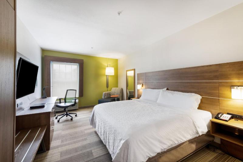 Standard King Room image 4