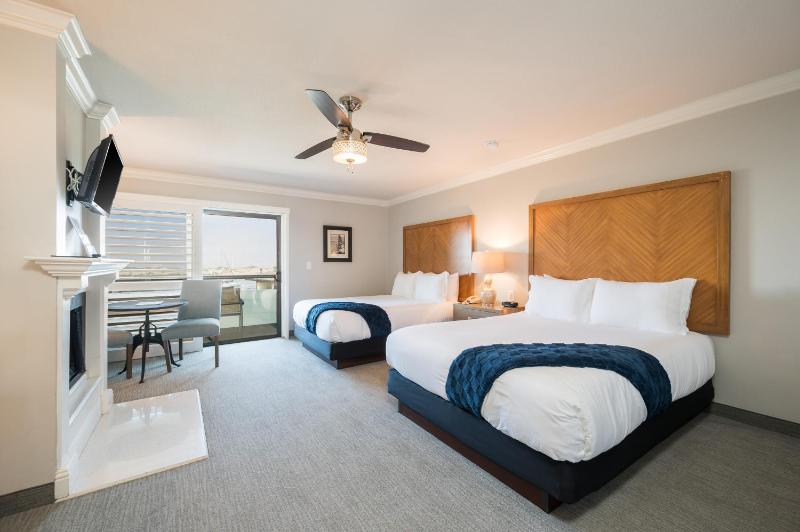 Superior Queen Room with Two Queen Beds image 1