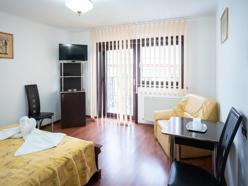 Double Room image 2