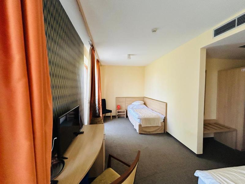 Deluxe Double Room with Shower image 2