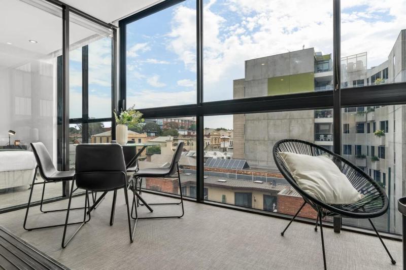 Richmond Premium Escape - Walk to the MCG - image 2
