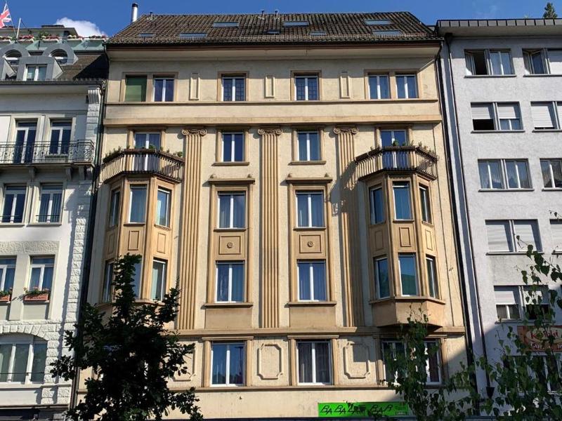 Three-Bedroom Apartment with Balcony image 1
