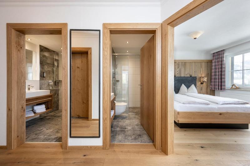Two-Bedroom Apartment with Balcony and Panoramic View image 1