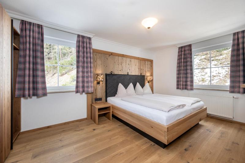 One-Bedroom Apartment with Sofa Bed image 1